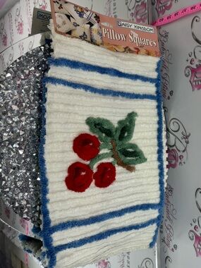 Daisy kingdom pillow square 1999 vintage Chenille Cherry Accent  Cream & Blue